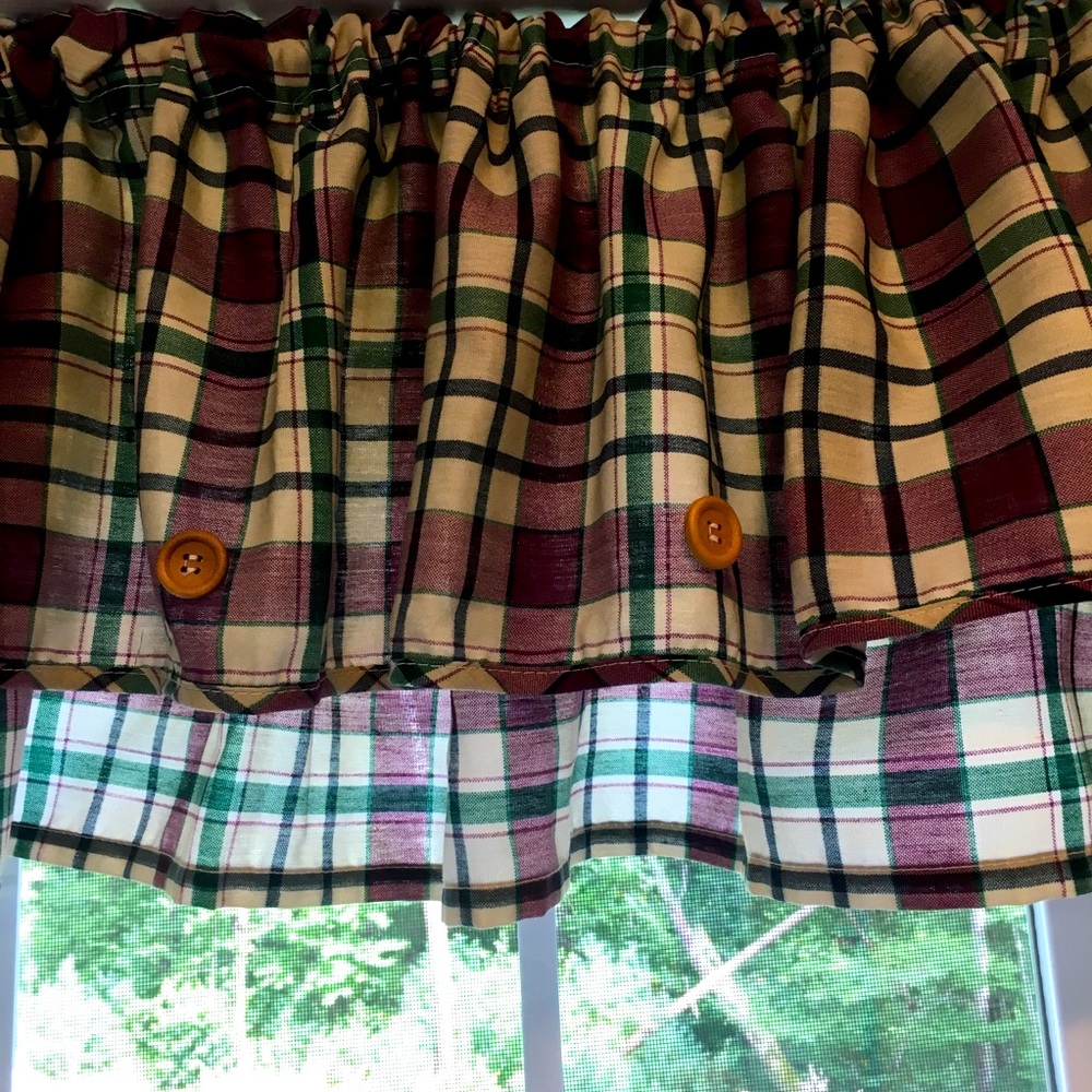 Plaid valance made in Pakistan